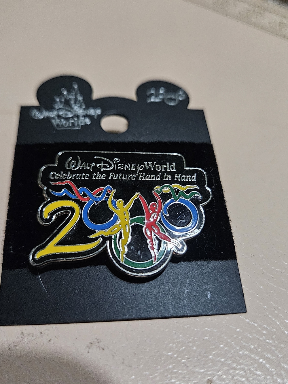 Walt Disney World Celebrate the Future Hand in Hand 2000 pin Multicolor Pin Like